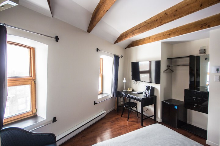 Room 13 of 28