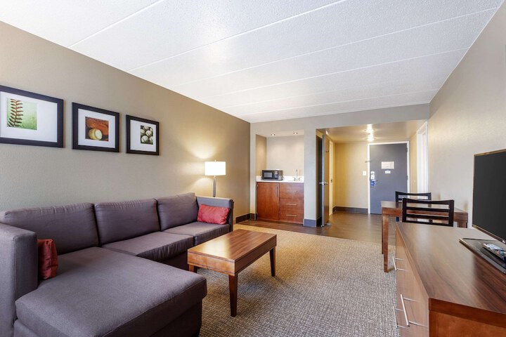 Comfort Inn & Suites Aberdeen near APG