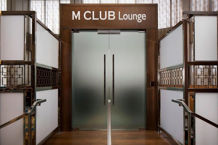 Lounge 49 of 51