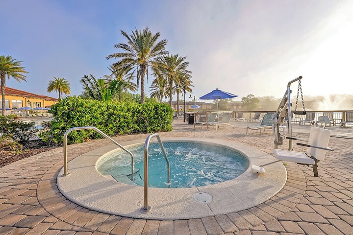 Regal Oaks Resort Vacation Townhomes by IDILIQ