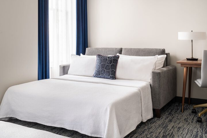 BLU-Tique Akron, a Tribute Portfolio Hotel