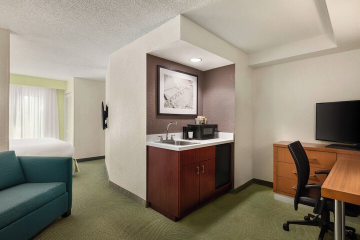 Room 16 of 36