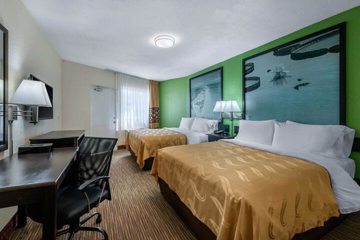 Room 27 of 40