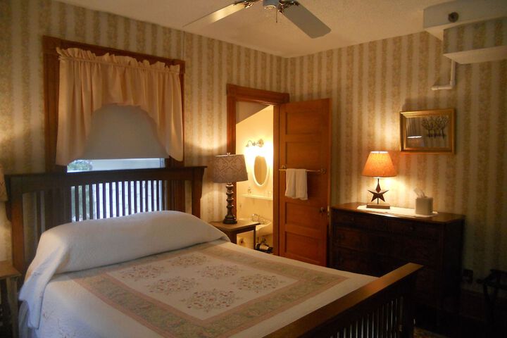 Room 17 of 39
