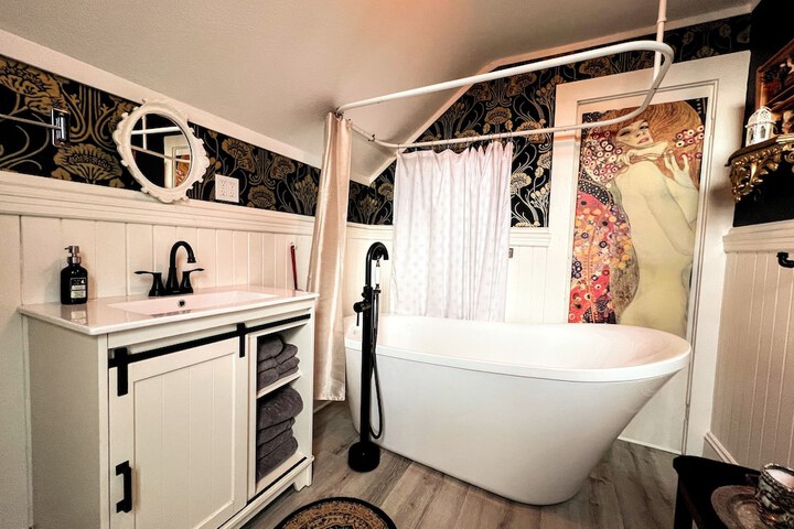 Room 20 of 28