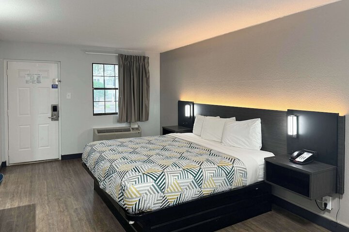 Room 4 of 15