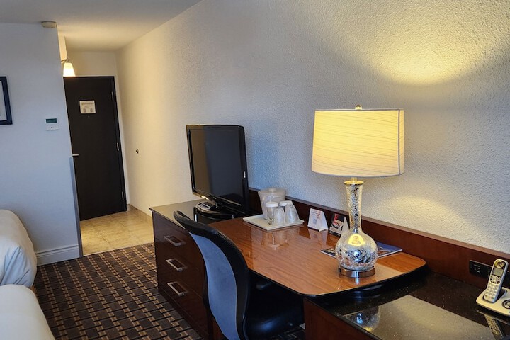 Room 52 of 127