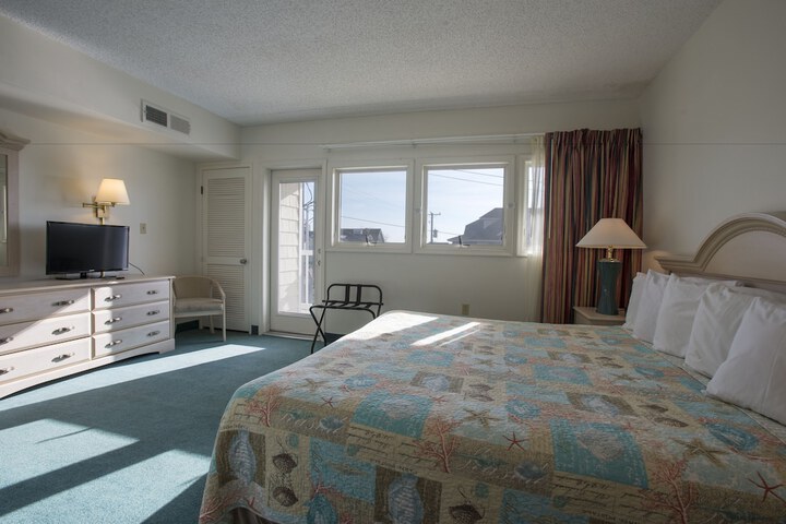 Biscayne Suites