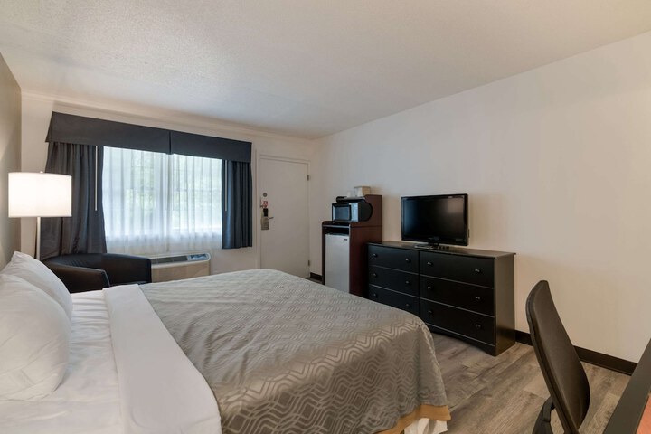Room 10 of 27