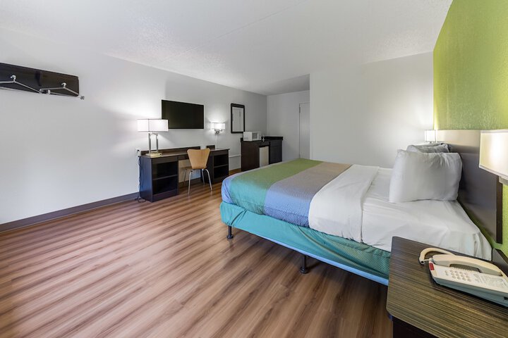 Room 17 of 38