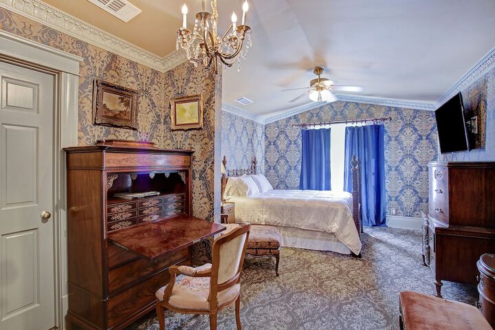 Room 27 of 82