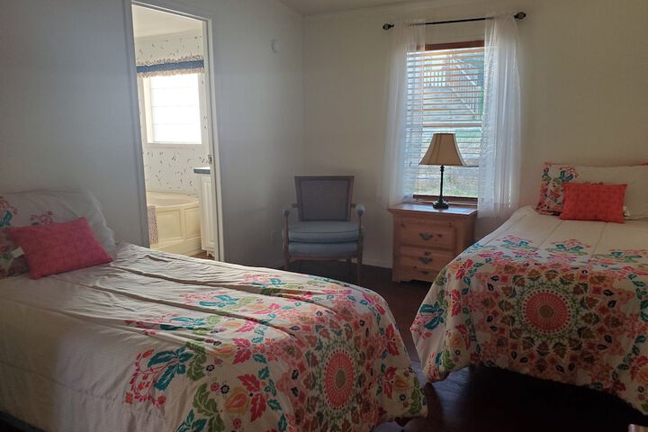 Room 85 of 213