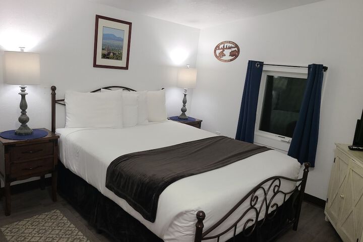 Lamplighter Cabins & Suites