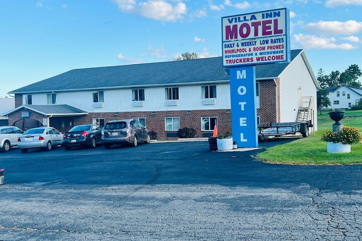 Villa Inn Motel Near Hwy 12 WI Capital O