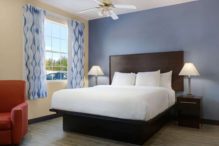 Room 32 of 68