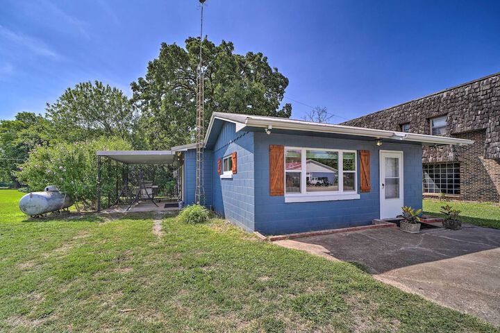 Walk to Lake: Historic Disney Home