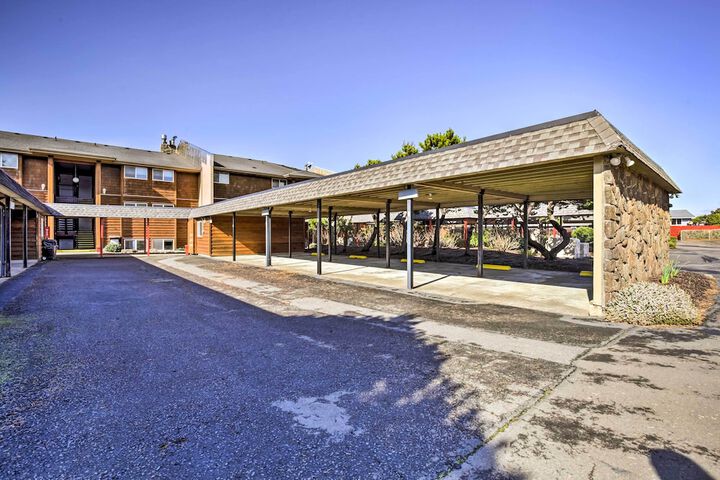 Lincoln City Beach Condo: Clubhouse & Pool Access!