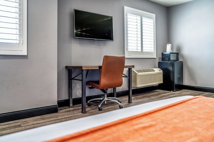 Room 43 of 51