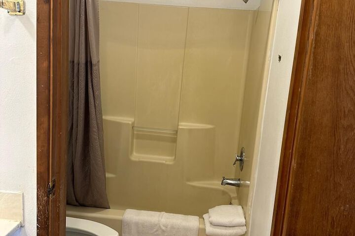 Room 11 of 18