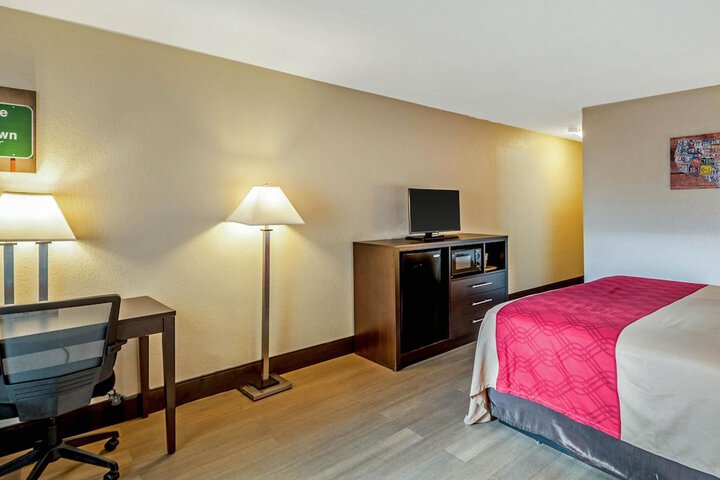 Room 9 of 26