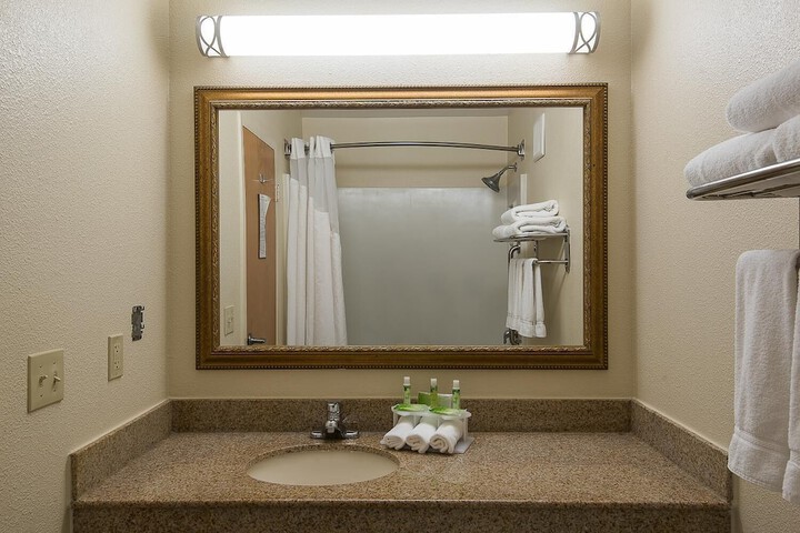 Room 13 of 42