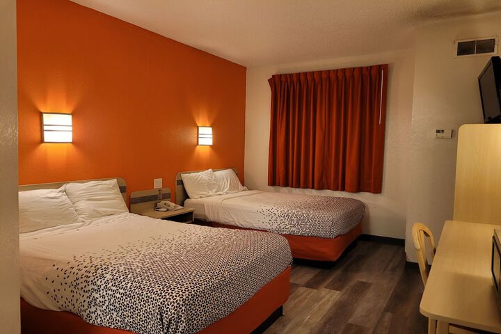 Modern Stay 39 Lakeview by OYO Minonk Garden
