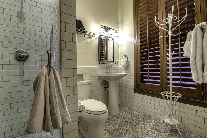 Room 8 of 28
