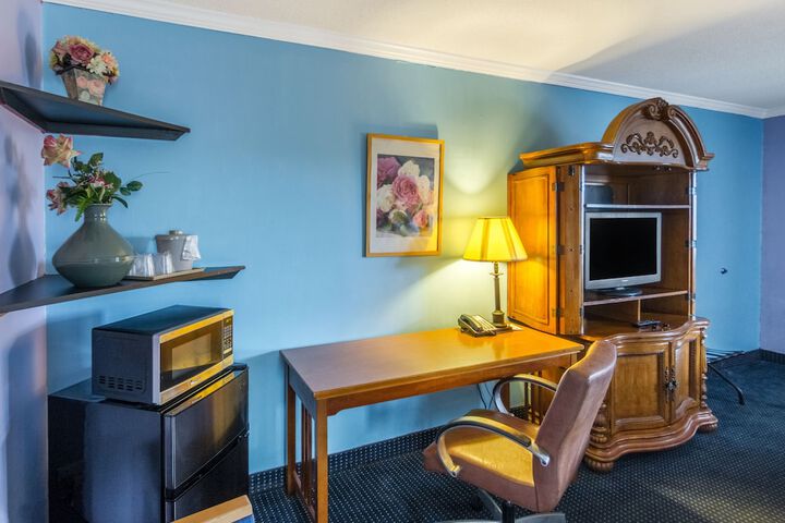 Room 33 of 49