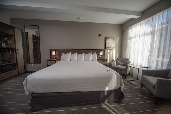 Room 12 of 28