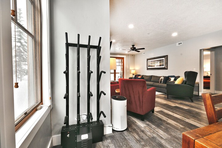 Town Pointe B101 3 Bedroom Condo by RedAwning