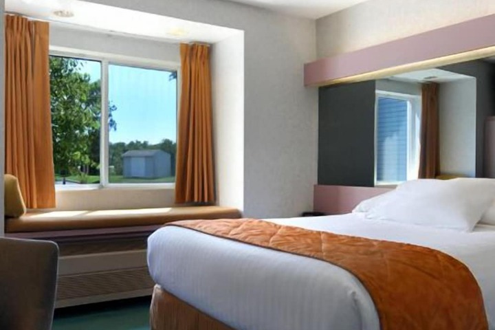 CenterWay Hotel Buffalo North Near University