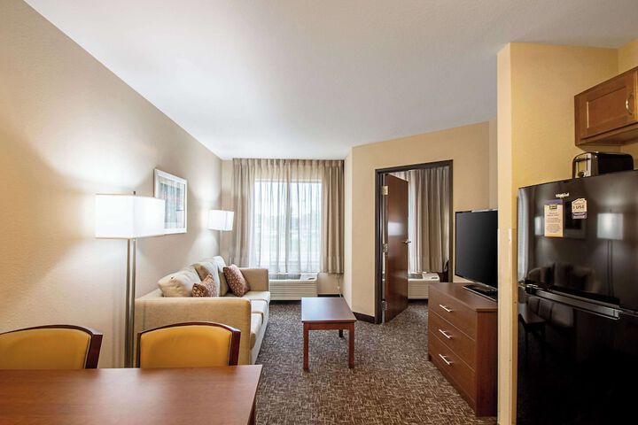 MainStay Suites Madison - Monona
