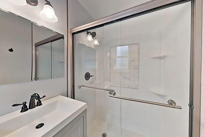 Charming Getaway W / New Kitchen & Private Backyard 3 Bedroom Home