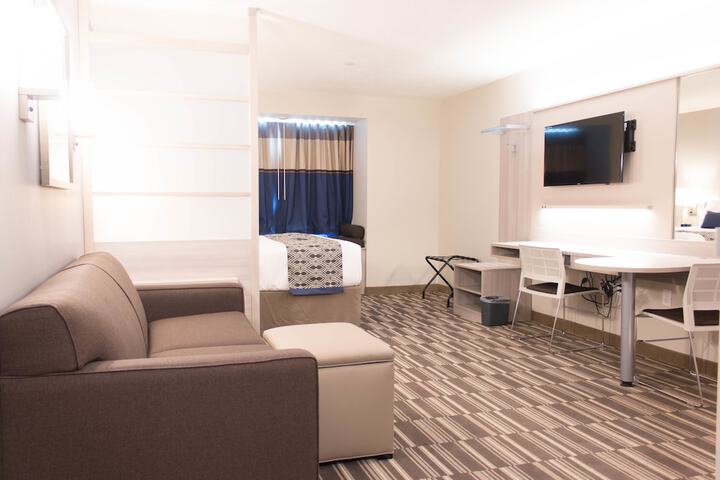 Room 17 of 33