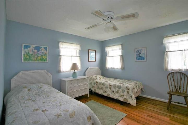 Room 4 of 11