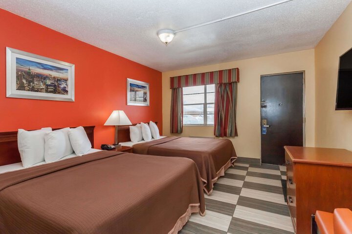 Room 8 of 13
