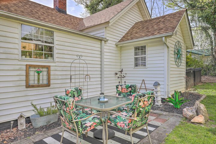 Stylish Woodfin Home w / Backyard & Fire Pit