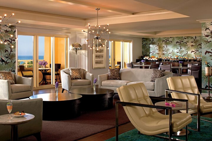 Lounge 82 of 101