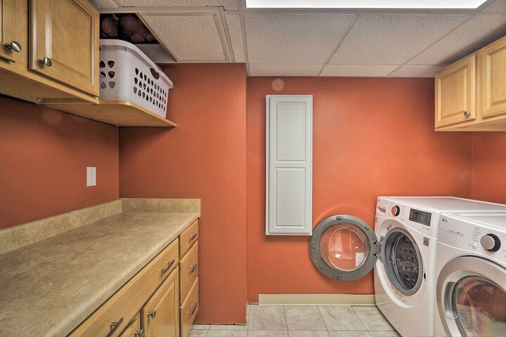 Family-friendly Woodbury Home With Yard + Deck!