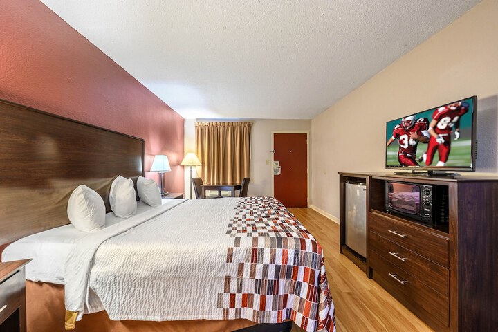 Room 9 of 32