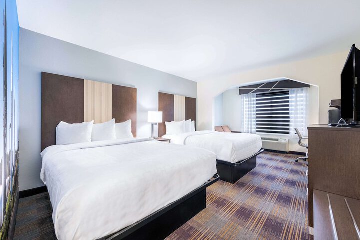 Clarion Pointe Madison Huntsville
