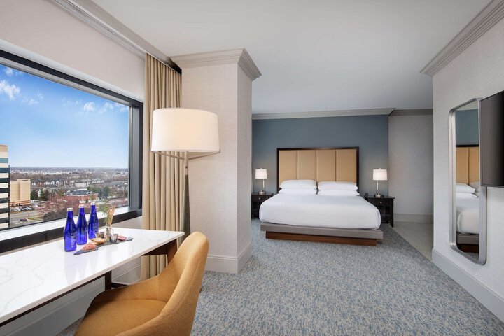 Room 10 of 42