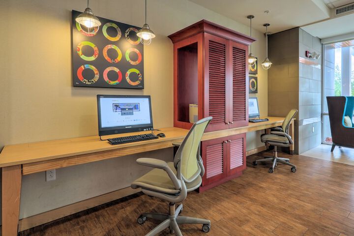 Business Center 103 of 106