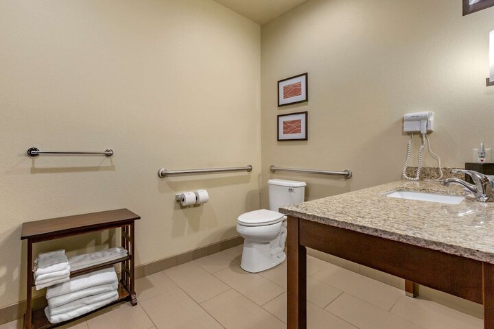 Comfort Inn & Suites Near Mt. Rushmore