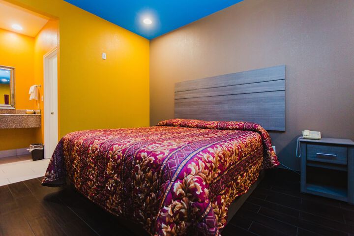 Room 28 of 38