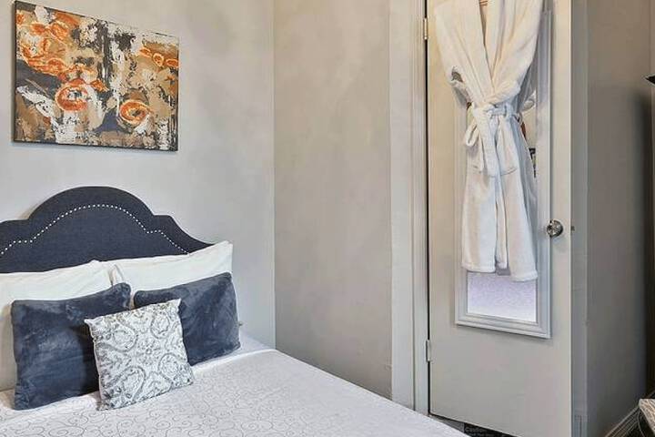 Room 44 of 65
