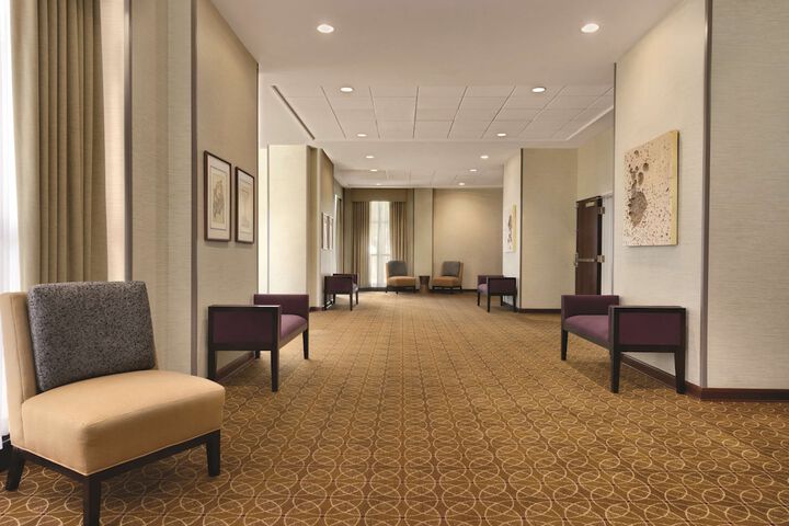 DoubleTree by Hilton Milwaukee - Brookfield