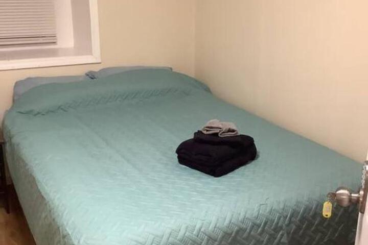 Cozy Apt near BU Lourdes, UHS