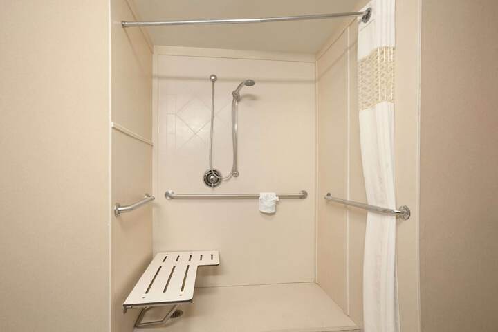 Room 17 of 29