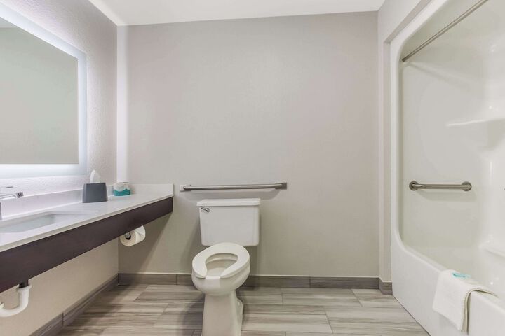 Room 20 of 33